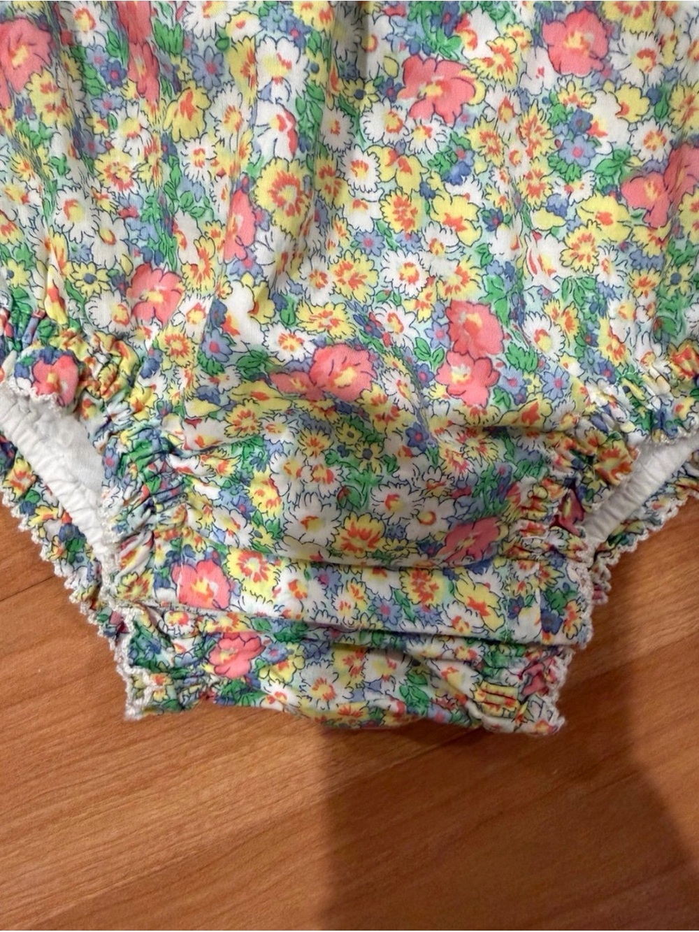 NWT - Gap Baby Floral
Bubble Eyelet Romper - 6-12
months - Picture 5 of 6